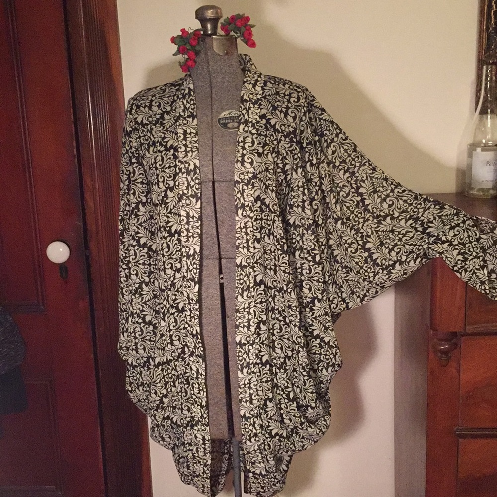Mika & Gala flowy chiffon top. One size fits all